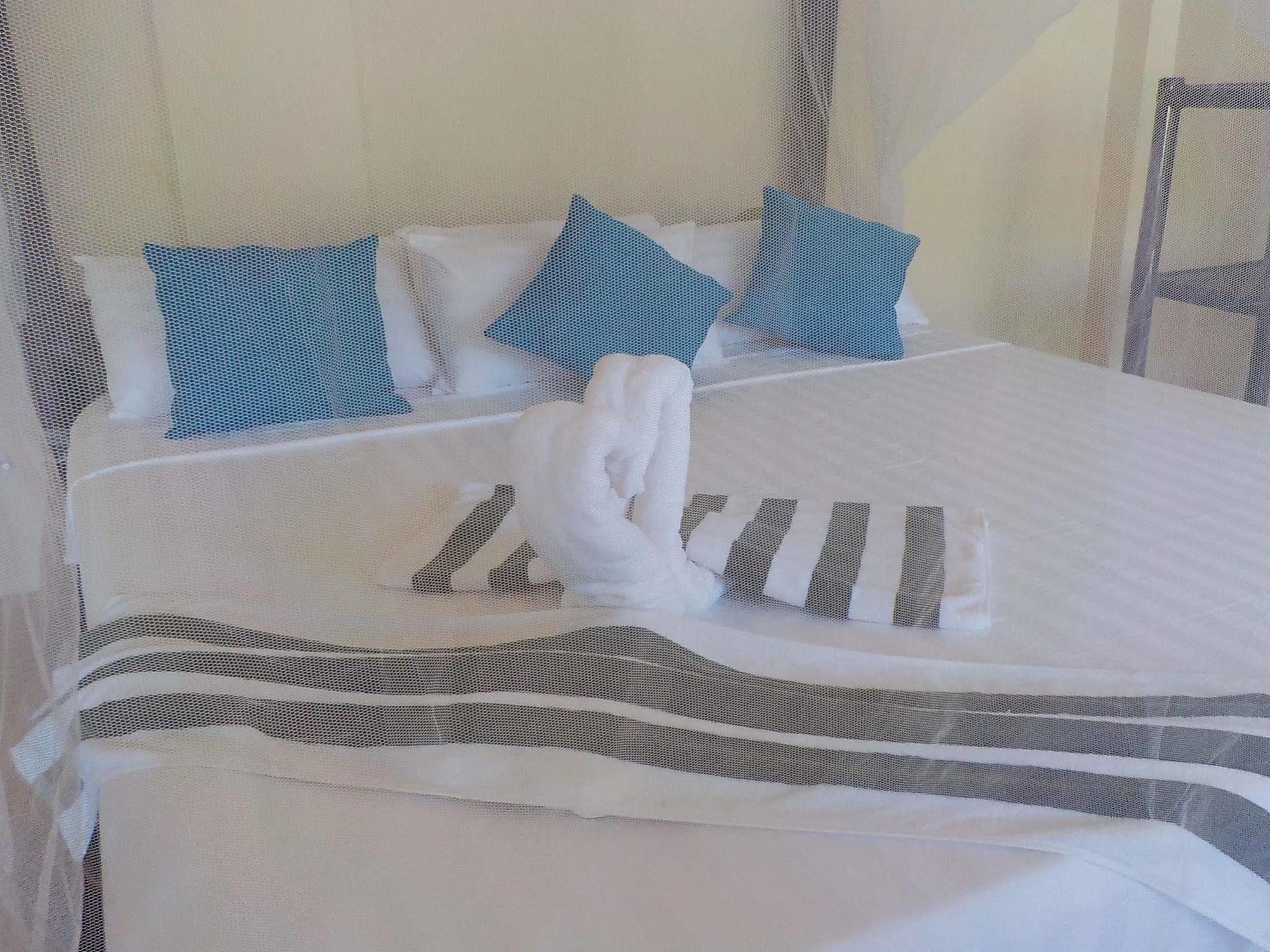 นอนนาส์ เฮาส์ Hotel Boracay Island ภายนอก รูปภาพ